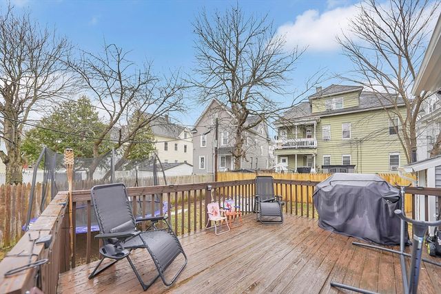 276 Dickinson St, Springfield, MA 01108