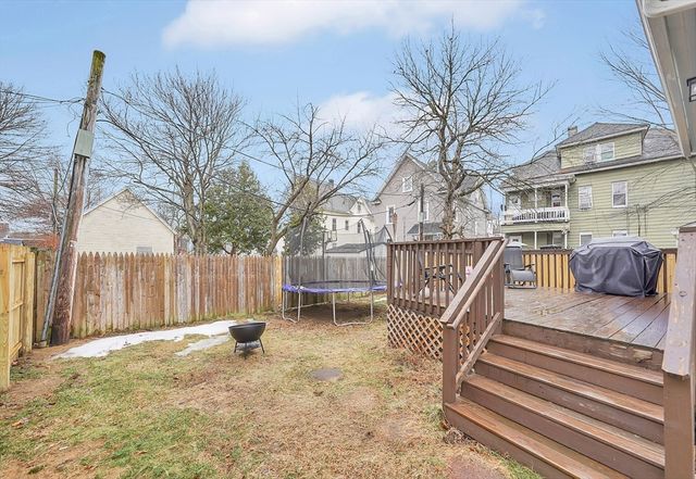 276 Dickinson St, Springfield, MA 01108