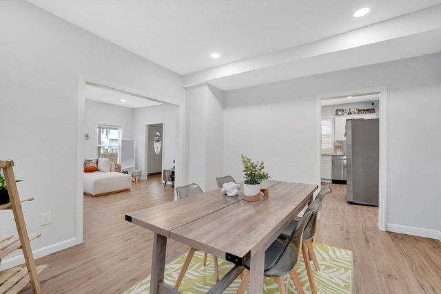 276 Dickinson St, Springfield, MA 01108