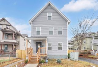 276 Dickinson St, Springfield, MA 01108