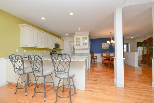 2 Candleberry Ct 2, Bourne, MA 02532