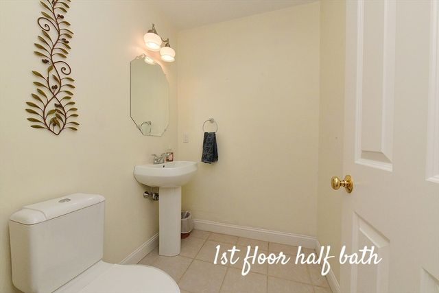 2 Candleberry Ct 2, Bourne, MA 02532