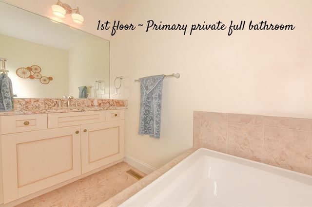 2 Candleberry Ct 2, Bourne, MA 02532