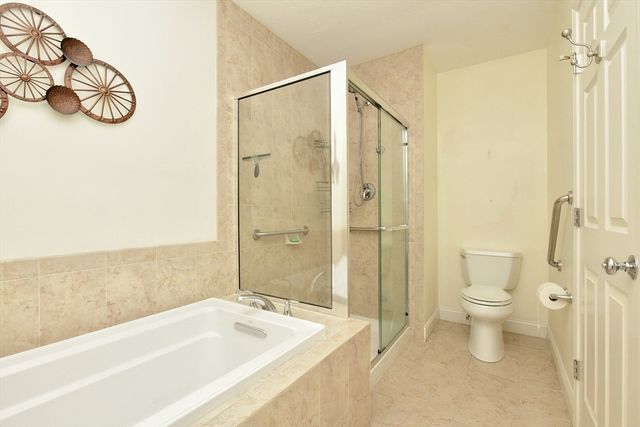 2 Candleberry Ct 2, Bourne, MA 02532