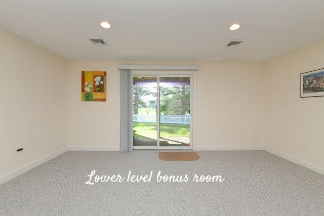 2 Candleberry Ct 2, Bourne, MA 02532