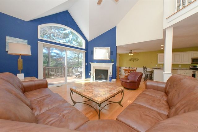 2 Candleberry Ct 2, Bourne, MA 02532