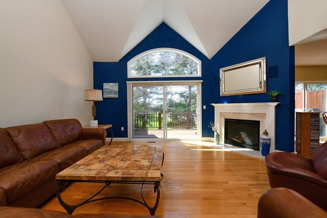 2 Candleberry Ct 2, Bourne, MA 02532