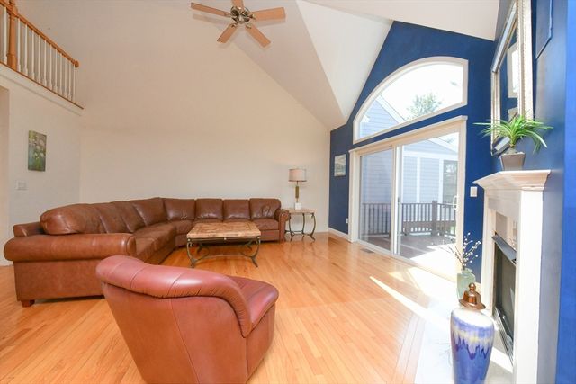 2 Candleberry Ct 2, Bourne, MA 02532