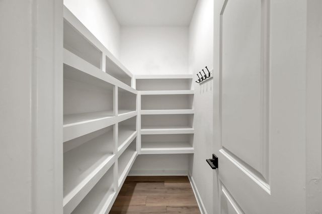 6294 Wedgewood Hills Drive, Conroe, TX 77304