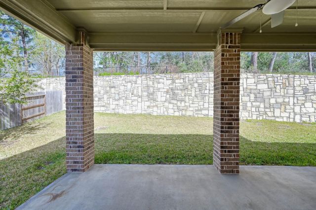 6294 Wedgewood Hills Drive, Conroe, TX 77304