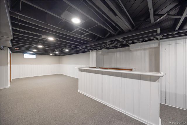 1418 W 13 Mile Road W, Royal Oak, MI 48073