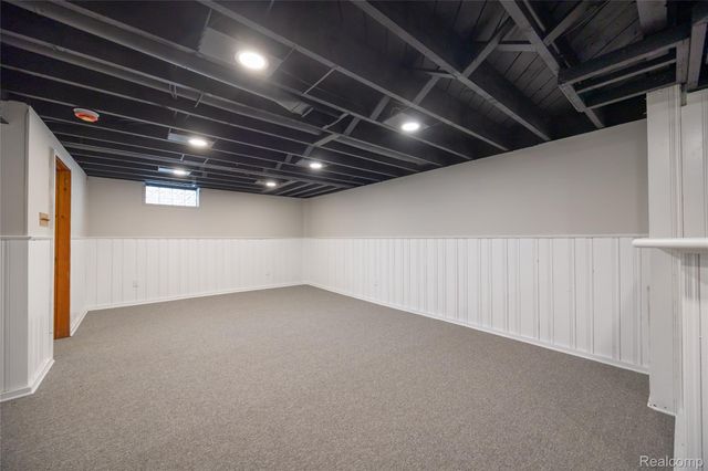 1418 W 13 Mile Road W, Royal Oak, MI 48073