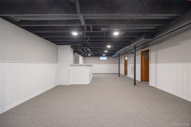 1418 W 13 Mile Road W, Royal Oak, MI 48073