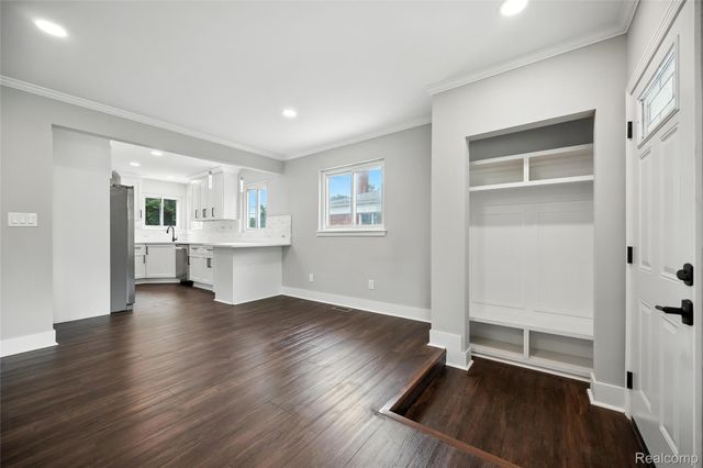 1418 W 13 Mile Road W, Royal Oak, MI 48073