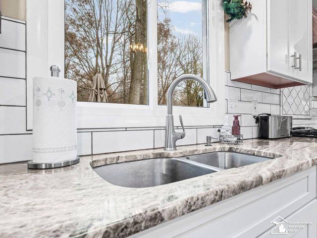 2194 W Dean Road, Temperance, MI 48182