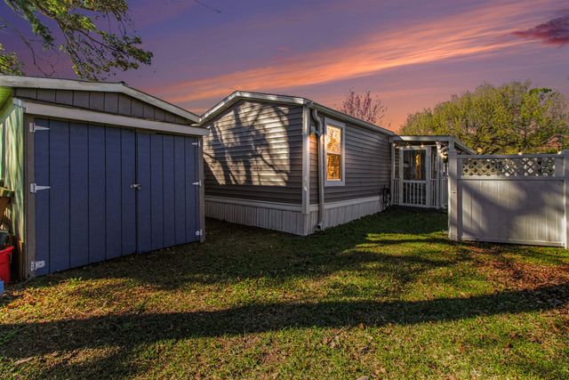 930 Foxfire Dr., North Myrtle Beach, SC 29582