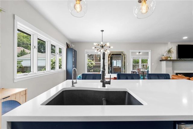414 W 61st Street, Kansas City, MO 64113
