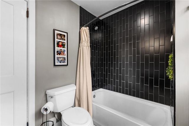 414 W 61st Street, Kansas City, MO 64113