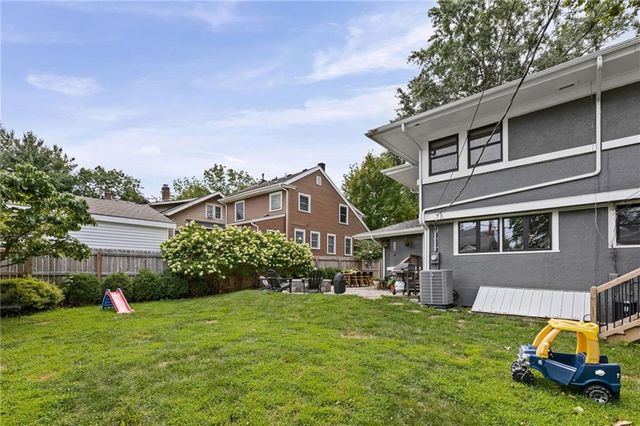 414 W 61st Street, Kansas City, MO 64113
