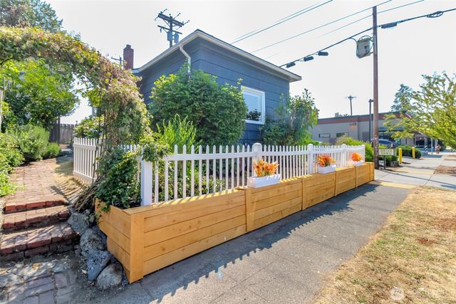 611 N Junett Street N, Tacoma, WA 98406
