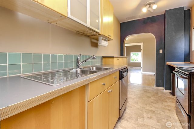 611 N Junett Street N, Tacoma, WA 98406