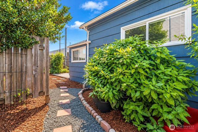 611 N Junett Street N, Tacoma, WA 98406
