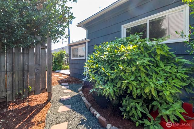 611 N Junett Street N, Tacoma, WA 98406