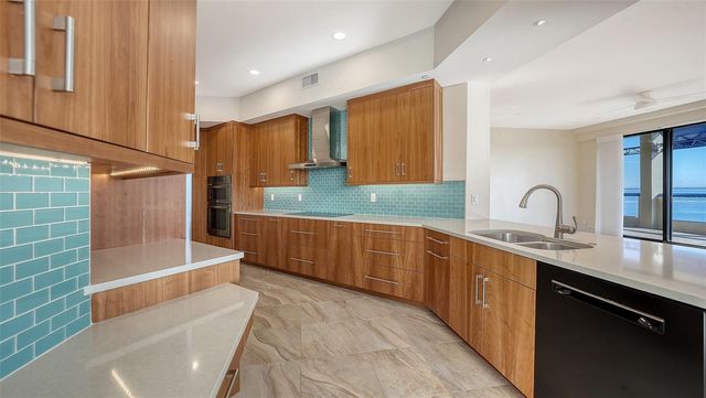 2110 HARBOURSIDE DRIVE 558, Longboat Key, FL 34228