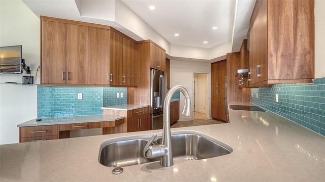 2110 HARBOURSIDE DRIVE 558, Longboat Key, FL 34228