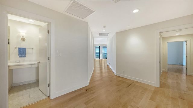 2110 HARBOURSIDE DRIVE 558, Longboat Key, FL 34228