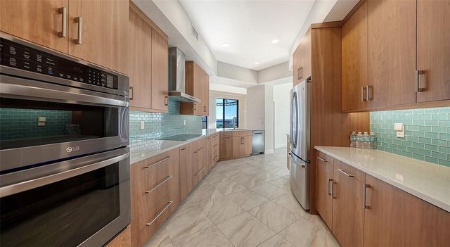 2110 HARBOURSIDE DRIVE 558, Longboat Key, FL 34228