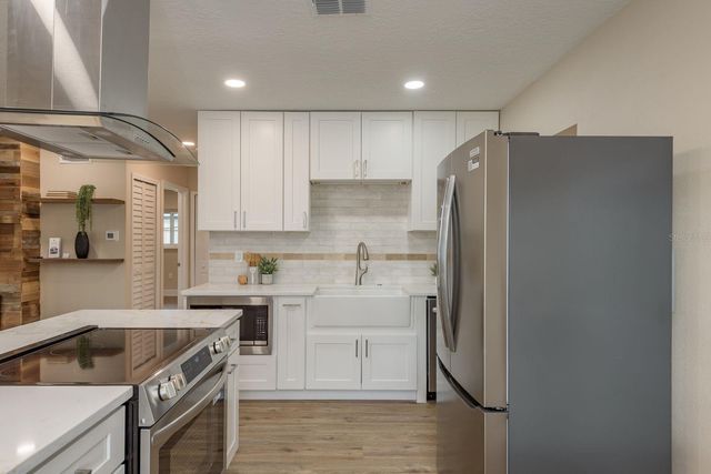 2480 DEL RIO WAY, Dunedin, FL 34698