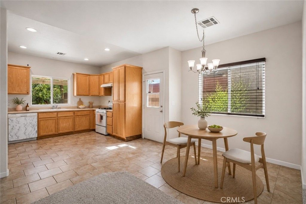 Image 11 of property listing at 1315 W Avenue I, Lancaster, CA 93534