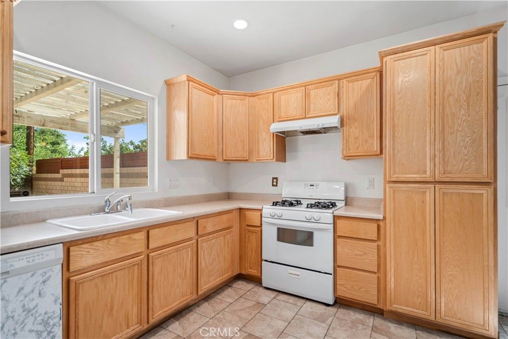 Image 15 of property listing at 1315 W Avenue I, Lancaster, CA 93534