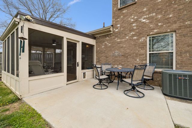 2501 Pinnacle Dr, Chapel Hill, TN 37034