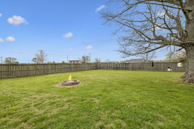 2501 Pinnacle Dr, Chapel Hill, TN 37034