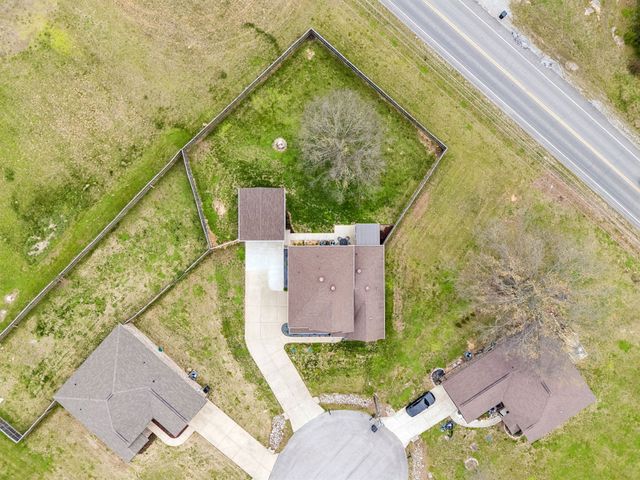 2501 Pinnacle Dr, Chapel Hill, TN 37034