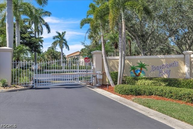 6050 Jonathans Bay CIR 102, Fort Myers, FL 33908