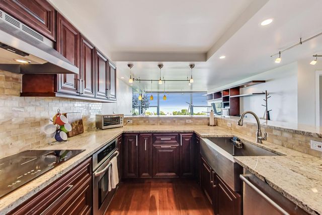 1850 N CLARK Street 1205, Chicago, IL 60614
