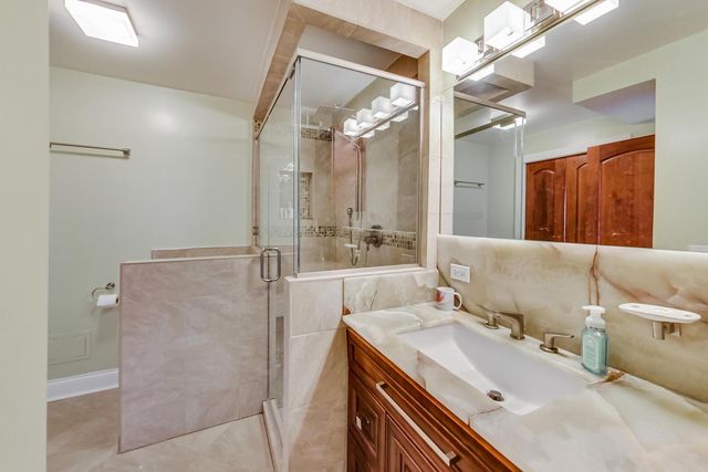 1850 N CLARK Street 1205, Chicago, IL 60614