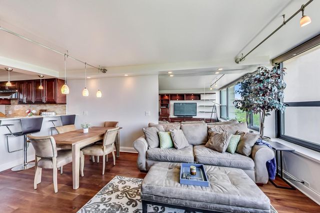 1850 N CLARK Street 1205, Chicago, IL 60614