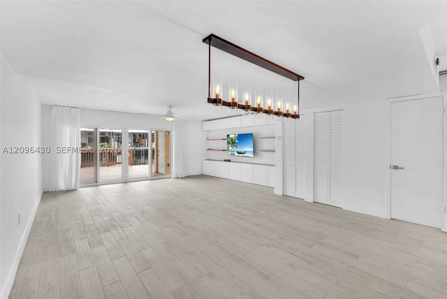 3925 NE 167th St 20, North Miami Beach, FL 33160