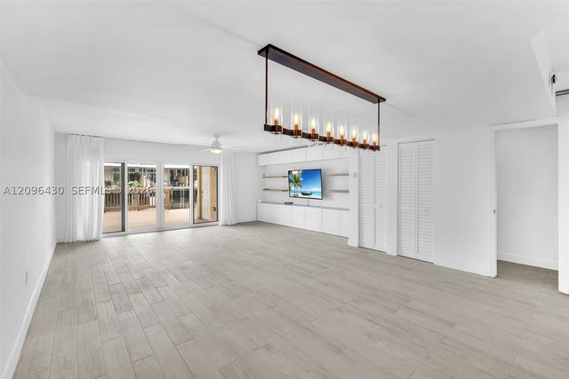 3925 NE 167th St 20, North Miami Beach, FL 33160