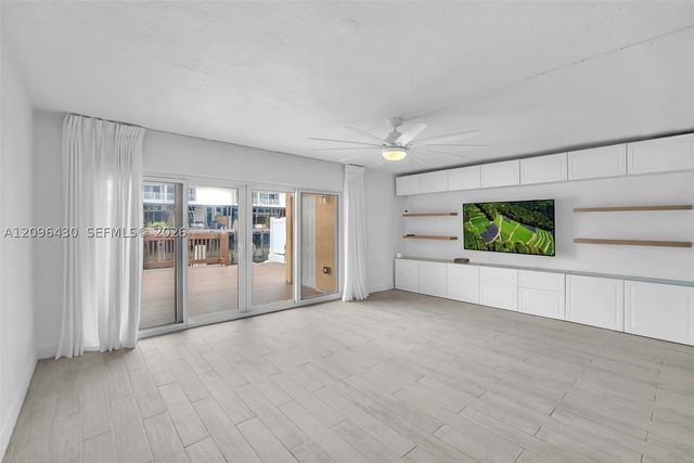 3925 NE 167th St 20, North Miami Beach, FL 33160