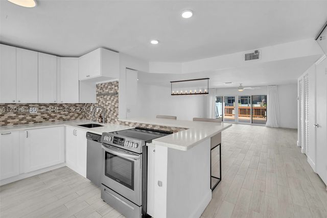 3925 NE 167th St 20, North Miami Beach, FL 33160