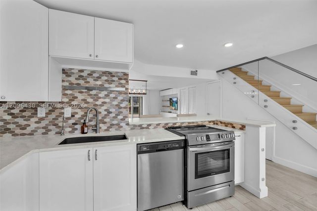 3925 NE 167th St 20, North Miami Beach, FL 33160