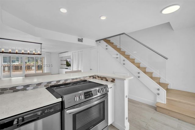 3925 NE 167th St 20, North Miami Beach, FL 33160