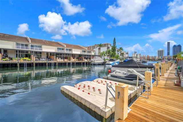 3925 NE 167th St 20, North Miami Beach, FL 33160