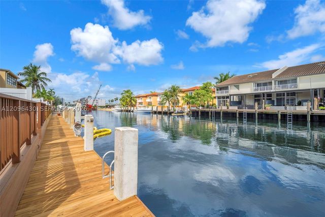 3925 NE 167th St 20, North Miami Beach, FL 33160