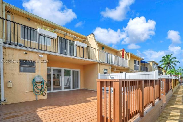 3925 NE 167th St 20, North Miami Beach, FL 33160
